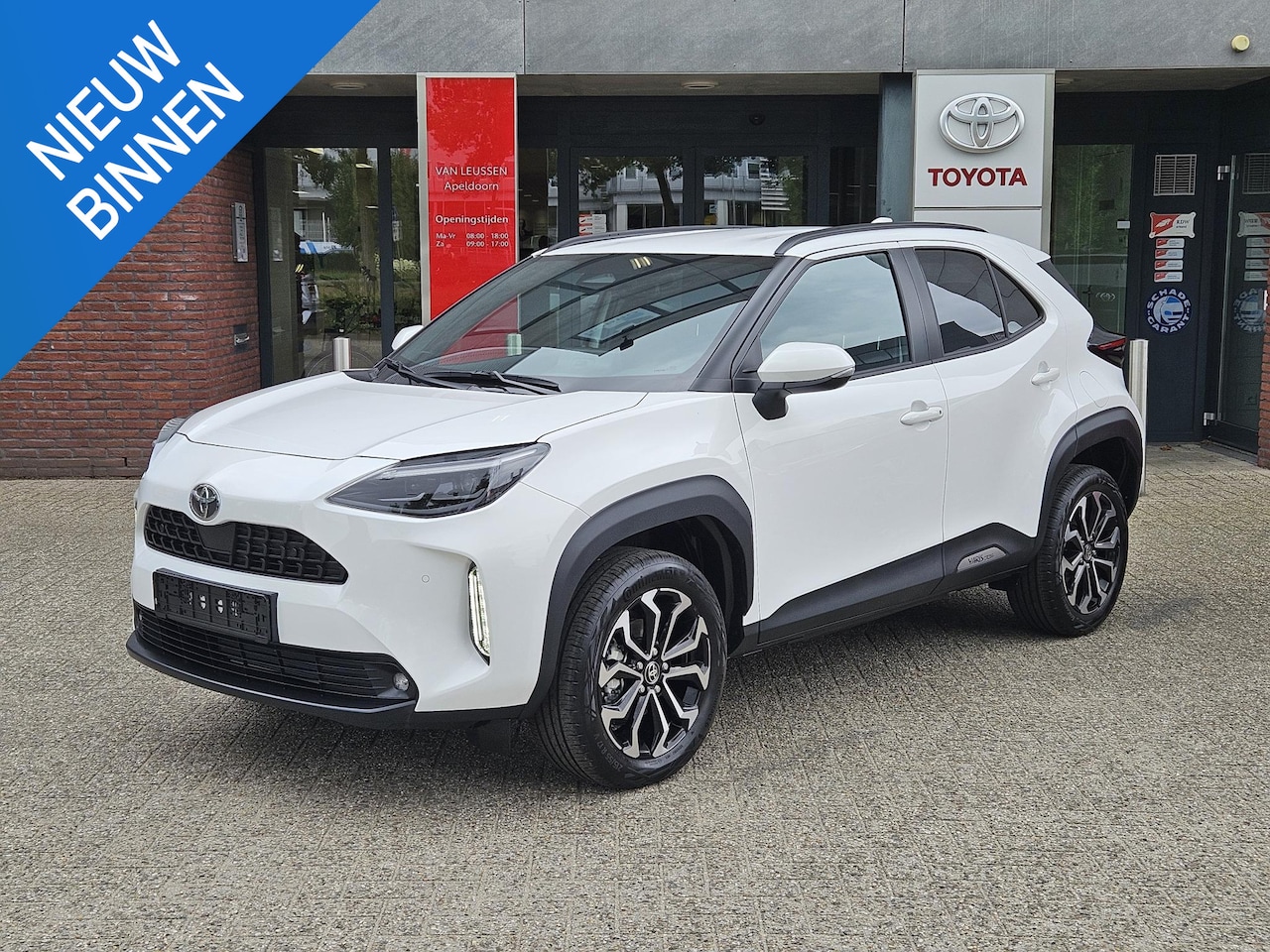 Toyota Yaris Cross - 1.5 Hybrid 130 Dynamic NIEUW DIRECT LEVERBAAR BLIND SPOT PARK-SESNOREN CLIMA LM-VELGEN 17" - AutoWereld.nl