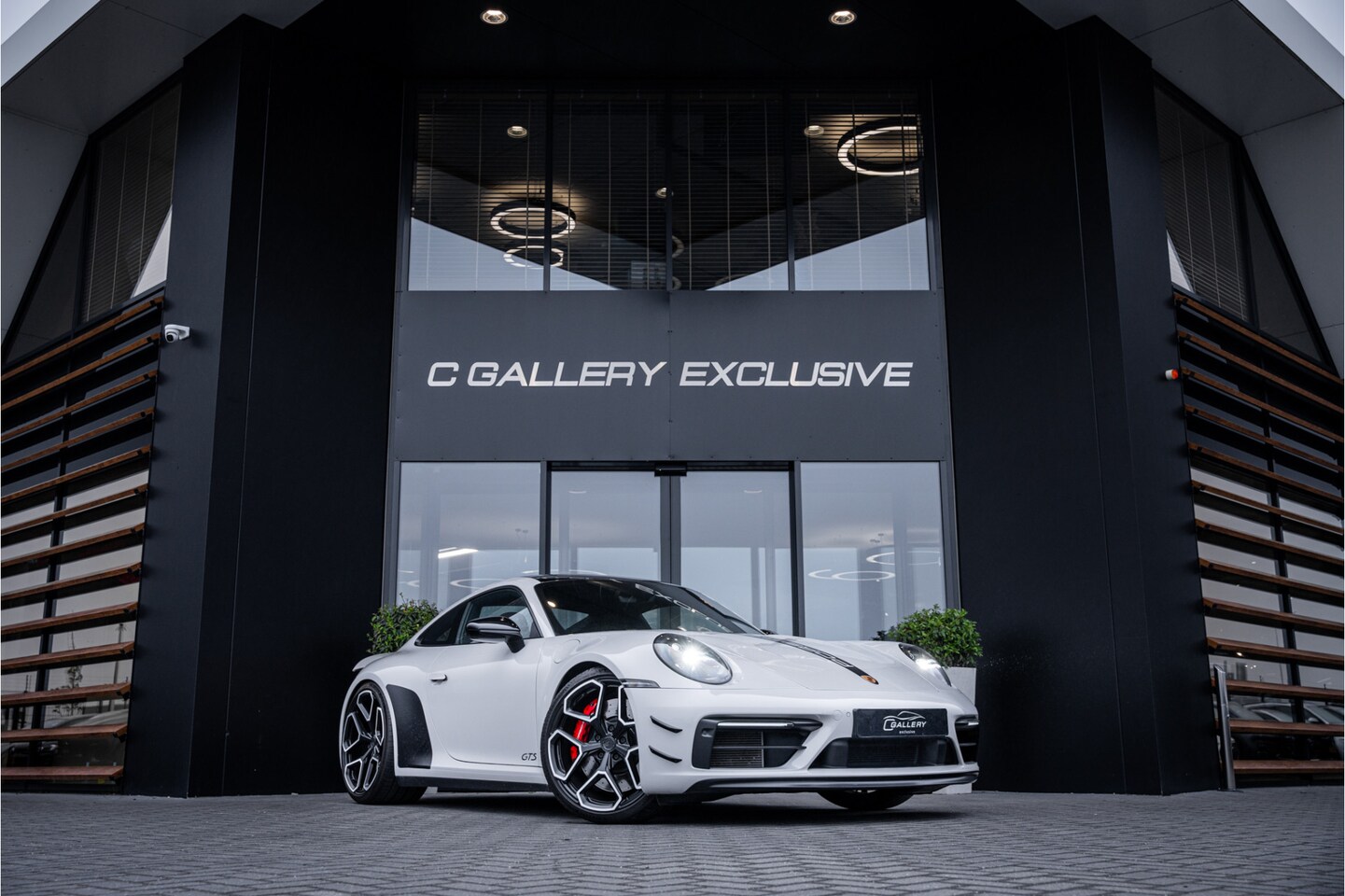 Porsche 911 - 992 3.0 Carrera GTS Sport Chrono - Techart Optic l Kreide Grijs l Panorama - AutoWereld.nl