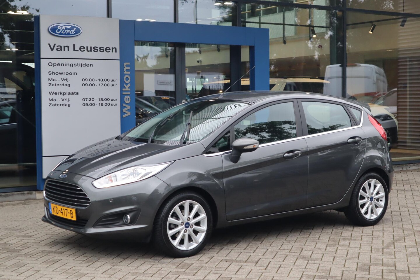 Ford Fiesta - 100PK TITANIUM 5-DEURS AUTOMAAT NAVI CLIMA TREKHAAK PARK-SENSOREN VOORRUITVERWARMING CRUIS - AutoWereld.nl