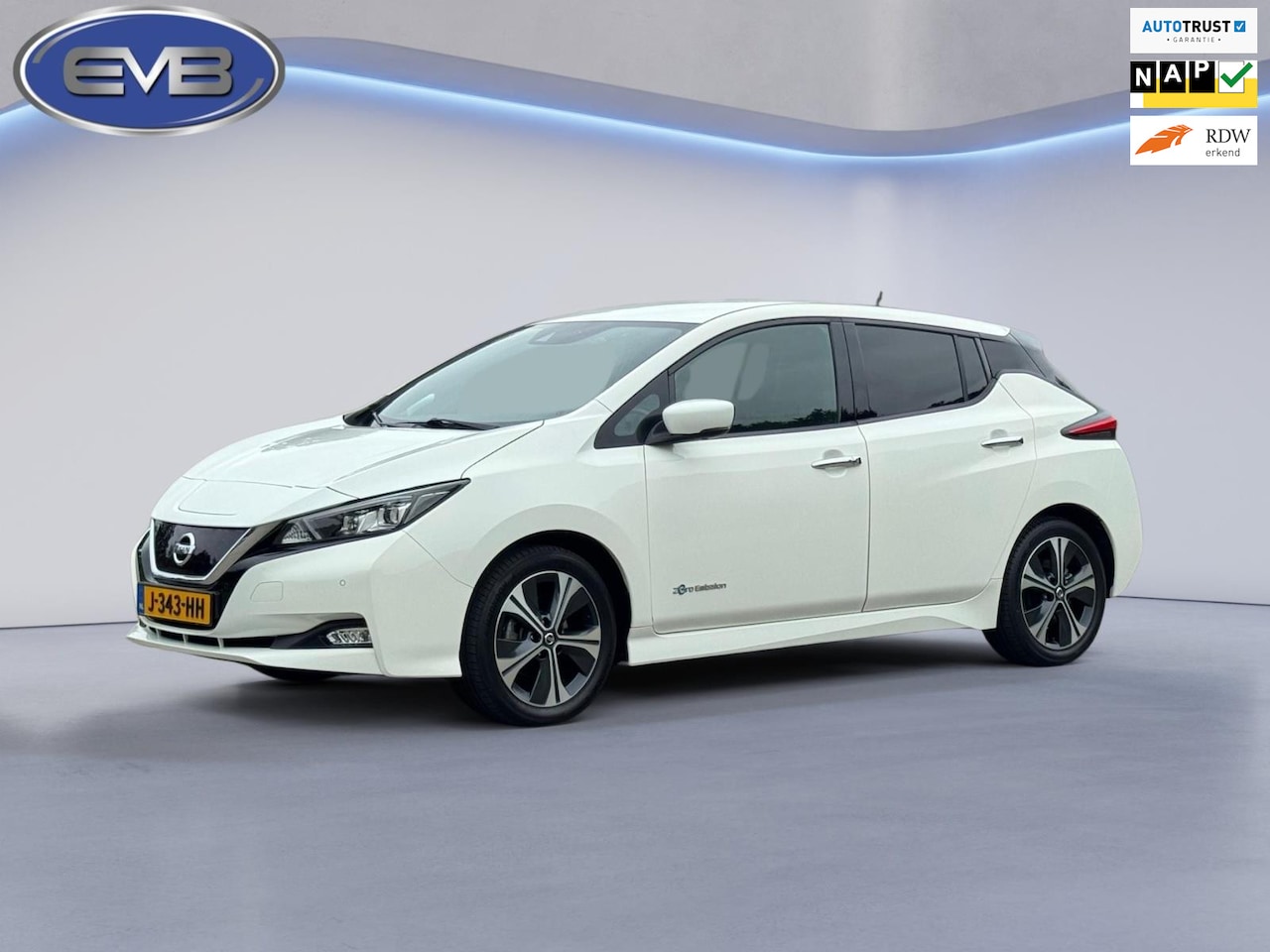 Nissan LEAF - Tekna 40 kWh Tekna 40 kWh,alle opties, rondom zicht camera,eerste eigenaar, nl auto met nationale auto - AutoWereld.nl