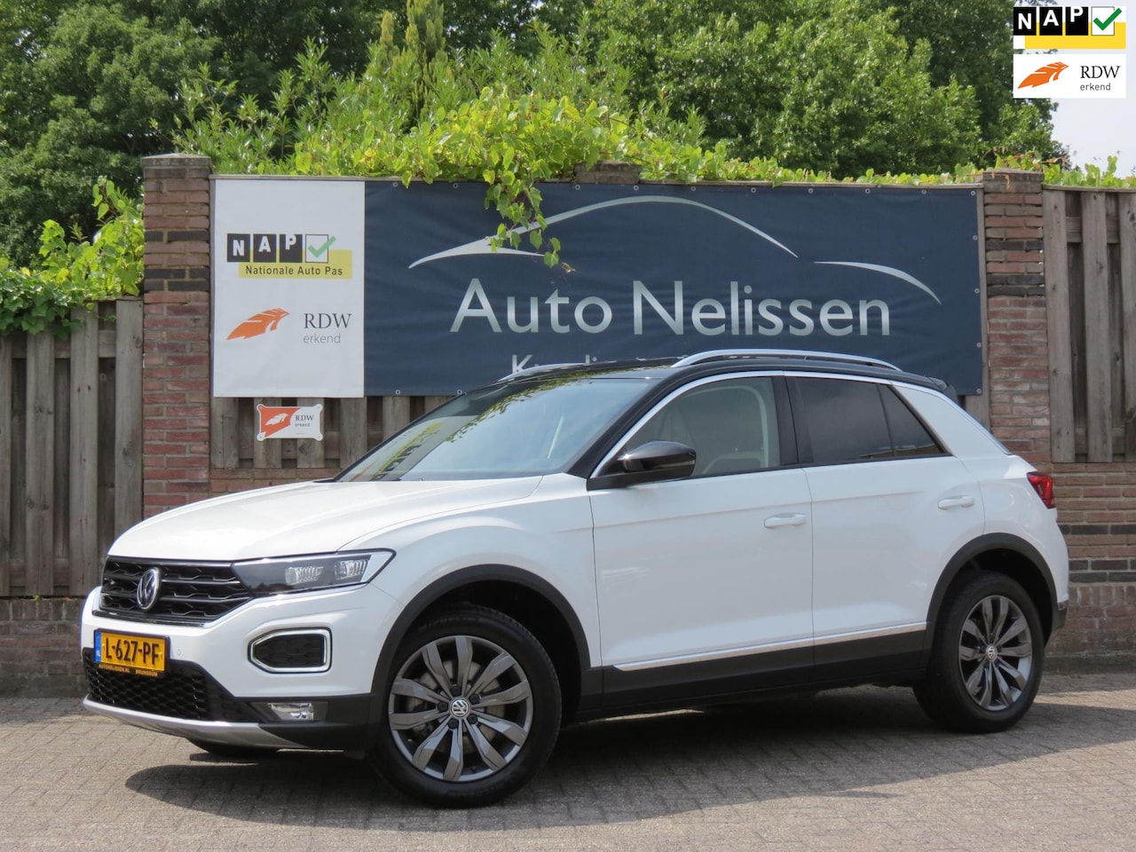 Volkswagen T-Roc - 1.5 TSI Sport AUTOMAAT | DIGITAL DASHBOARD | TREKHAAK | ADAPTIVE CRUISE | ACHTERUITRIJCAME - AutoWereld.nl