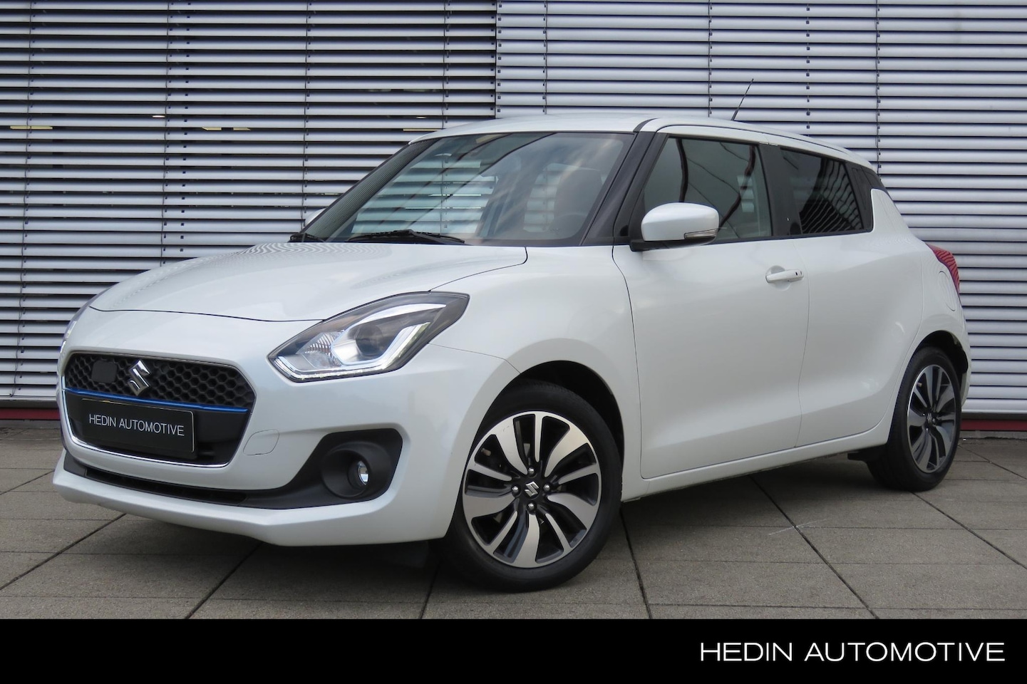 Suzuki Swift - 1.2 Stijl Smart Hybrid | Navigatie | DAB | Trekhaak | Climate - AutoWereld.nl