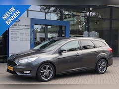 Ford Focus Wagon - 125PK ST-LINE TREKHAAK STOEL/STUUR/VOORRUITVERW. NAVI P-SENSOREN PRIVACY-GLASS