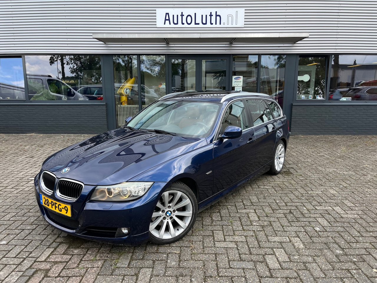 BMW 3-serie Touring - 320i High Executive 320i High Executive - AutoWereld.nl