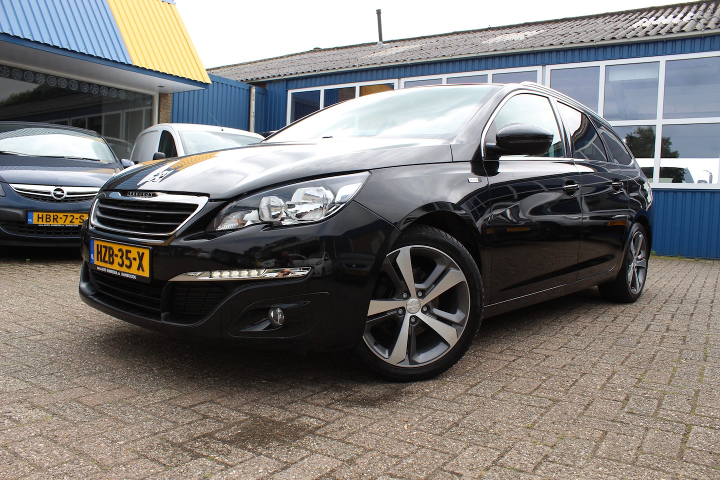 Peugeot 308 - Station 1.2i "Style" Clima - Cruise - Pano-dak !!! 130 Pk - AutoWereld.nl