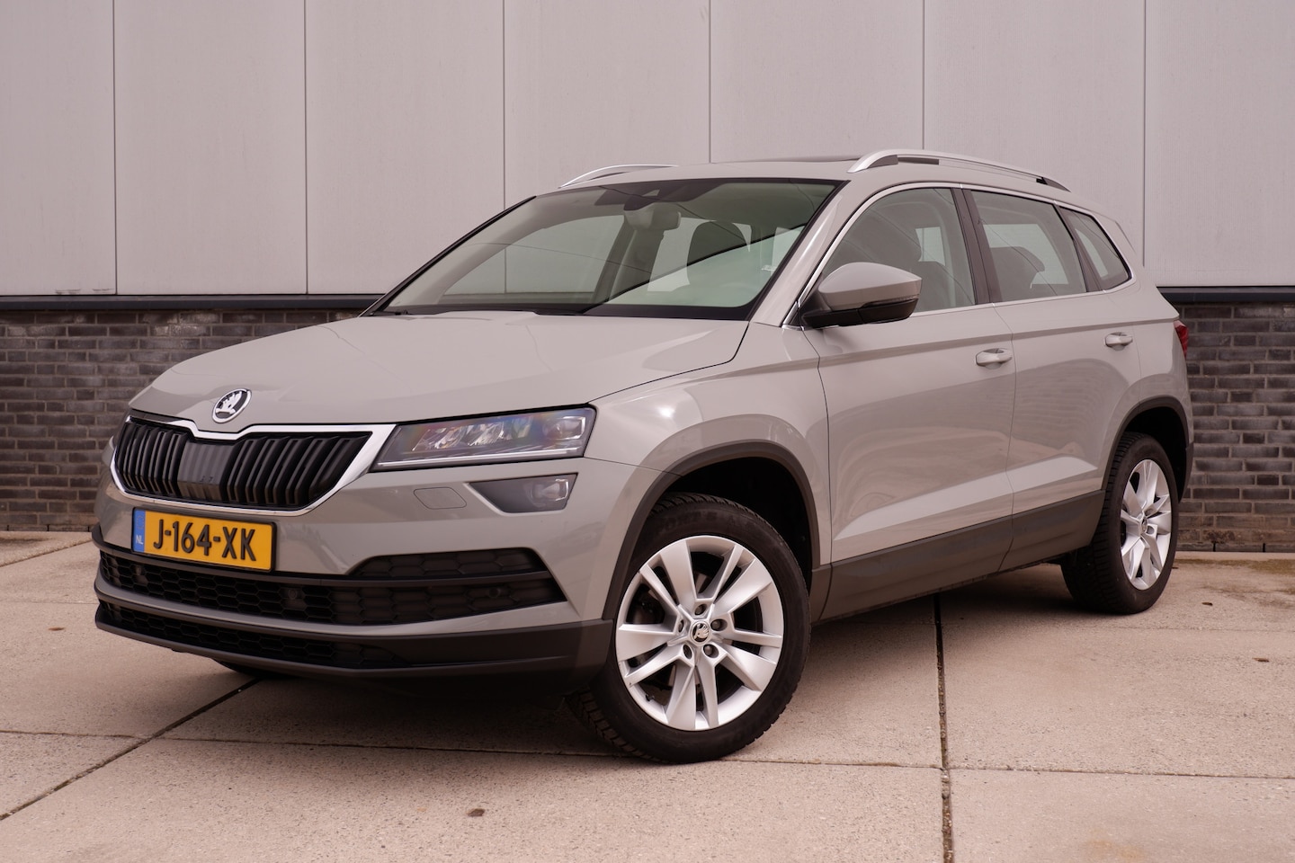 Skoda Karoq - 1.5 TSI ACT Business Edition | Pano | LED | Carplay | Virtual | Camera | Navi - AutoWereld.nl