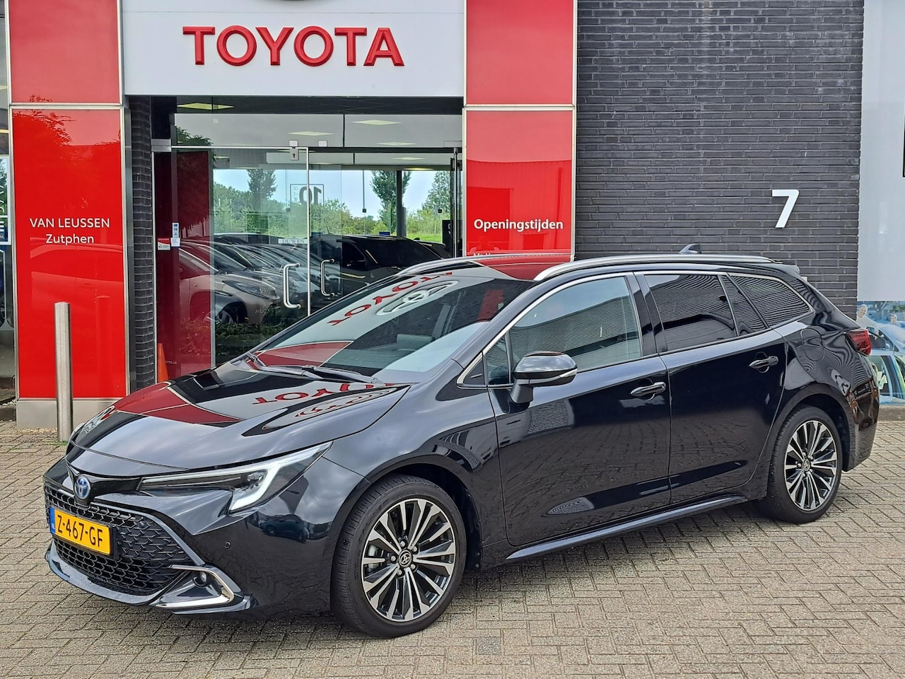 Toyota Corolla Touring Sports - HYBRID 140 DYNAMIC ELEK-ACHTERKLEP STOELVERW KEYLESS PARK-SENSOREN BI-LED NAVI APPLE/ANDRO - AutoWereld.nl