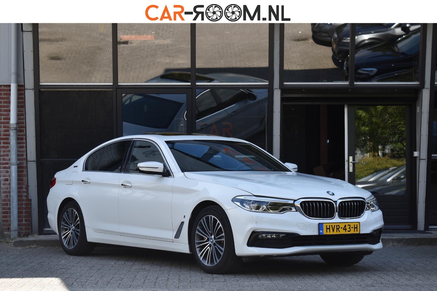 BMW 5-serie - 530e High Executive Pano Leder Sfeer Camera - AutoWereld.nl