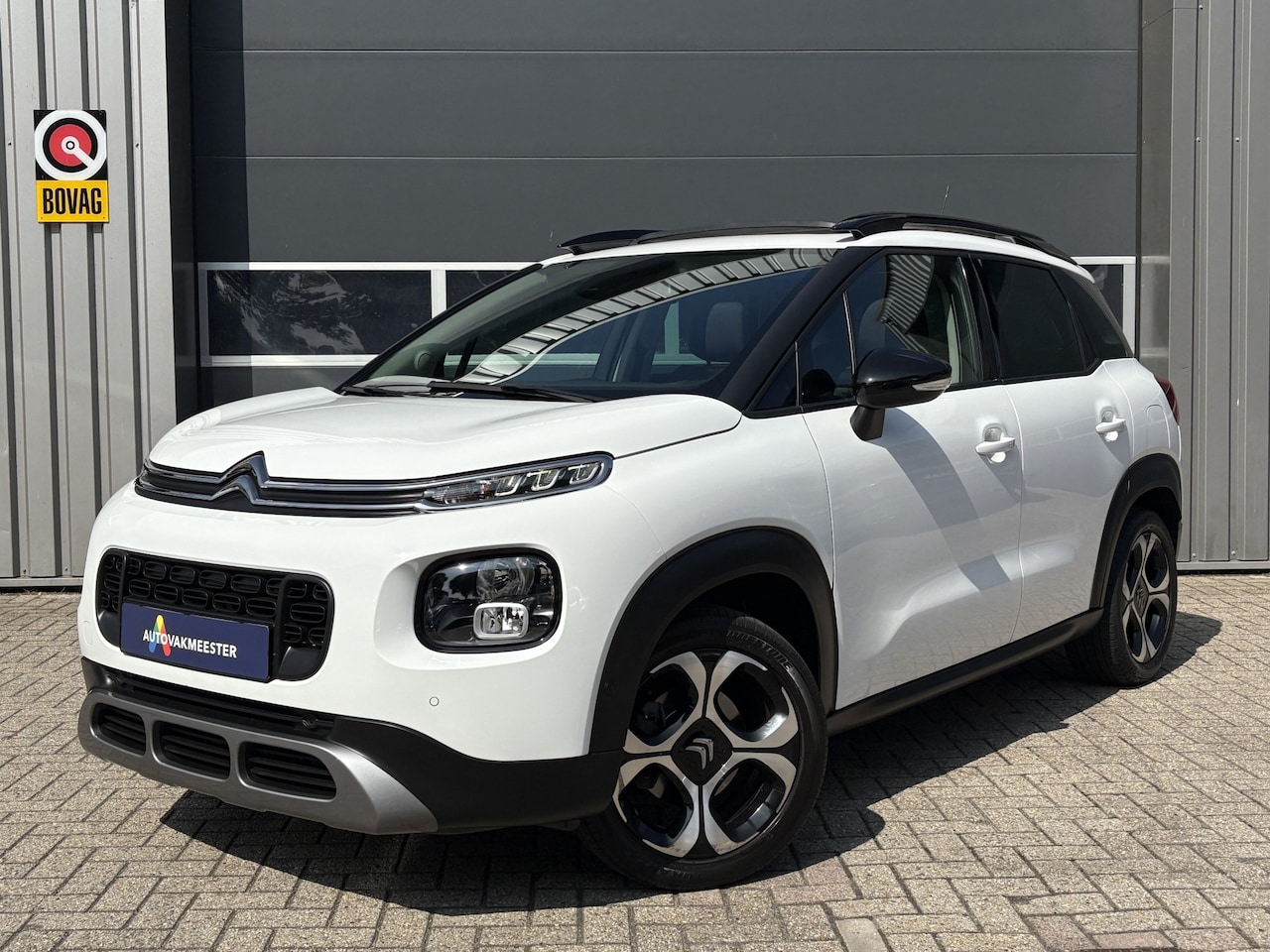 Citroën C3 Aircross - 1.2 PureTech S&S Shine | Pano | Navi | Carplay | Camera | Keyless | Trekhaak | Interesse? - AutoWereld.nl