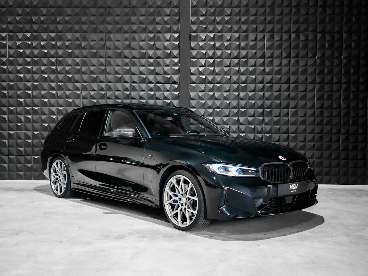 BMW 3-serie Touring - 330e | 5 x M Perf. parts | M Tech. stoelen |DCC | H/K | Carbon | Pano | HUD | Ad. Li. | Me - AutoWereld.nl