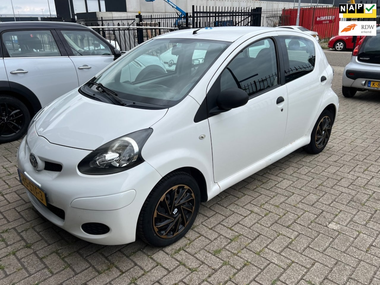 Toyota Aygo - 1.0-12V Cool 1.0-12V Cool - AutoWereld.nl