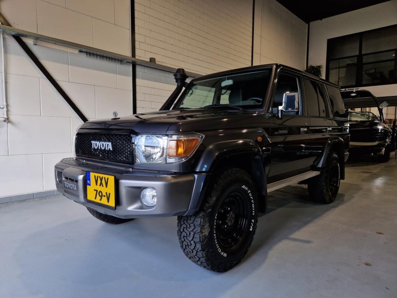 Toyota Land Cruiser - LANDCRUISER GRJ 76 Benzine Euro6 Airco Lier Difflocks - AutoWereld.nl
