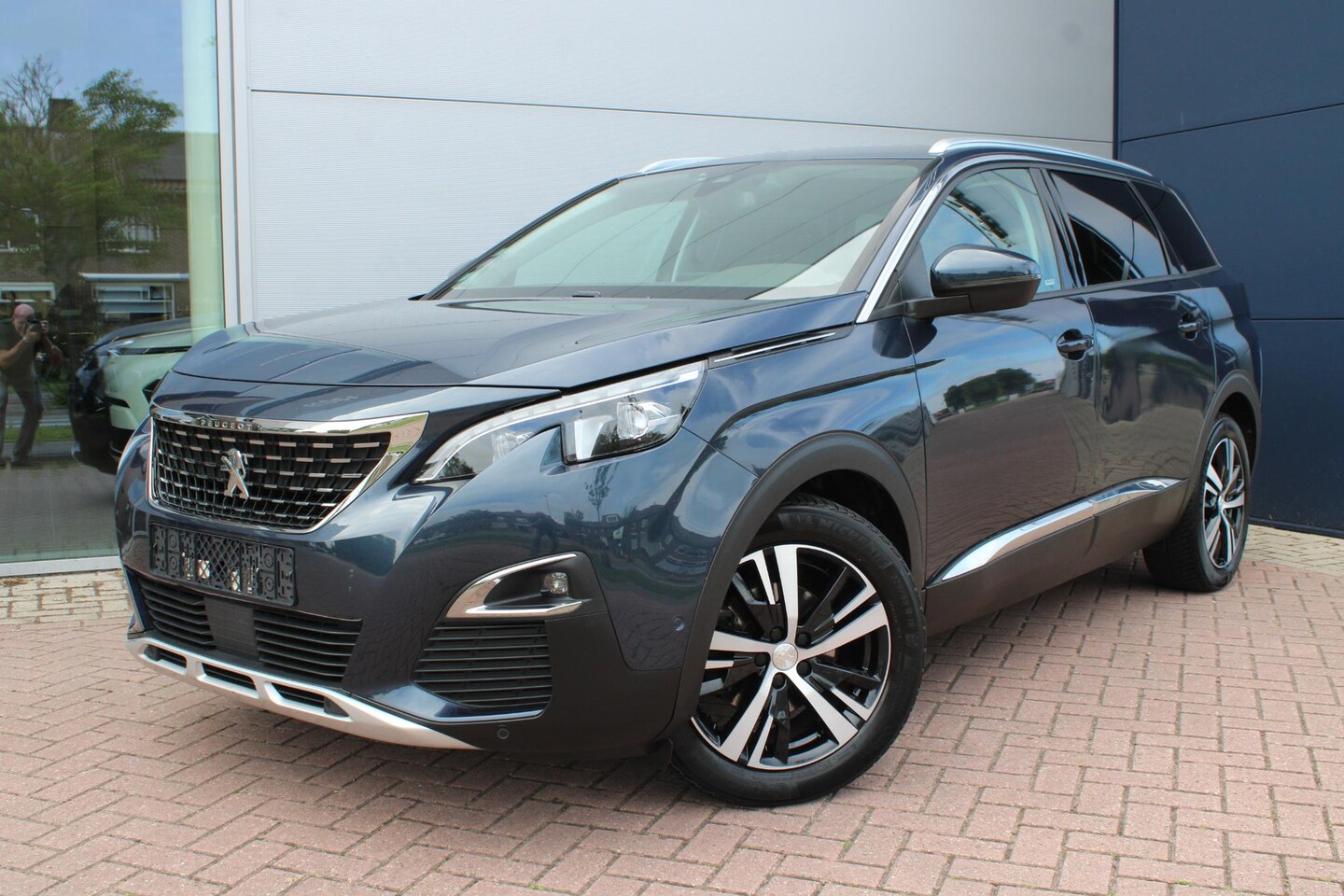 Peugeot 5008 - 1.2 PureTech 130pk Allure 7-zits Airco Navi Carplay 57.824km - AutoWereld.nl