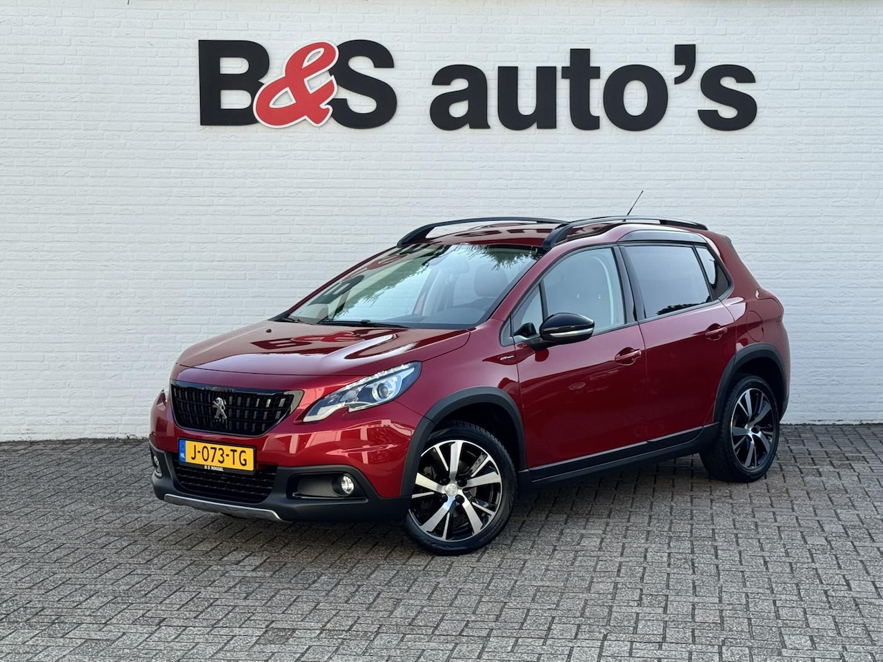 Peugeot 2008 - 1.2 PureTech GT-line Cruise Control Climate control Parkeersensor Verwarmde stoelen Apple - AutoWereld.nl