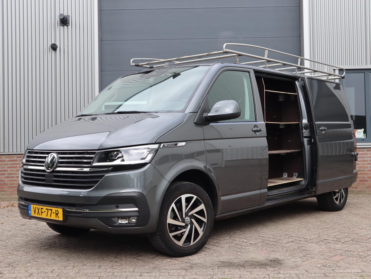Volkswagen Transporter - Bulli 75-Edition 2.0 TDI 150pk DSG, 3-Zits, Leder, Alarm, CAM, 2x schuifdeur L2H1 - AutoWereld.nl