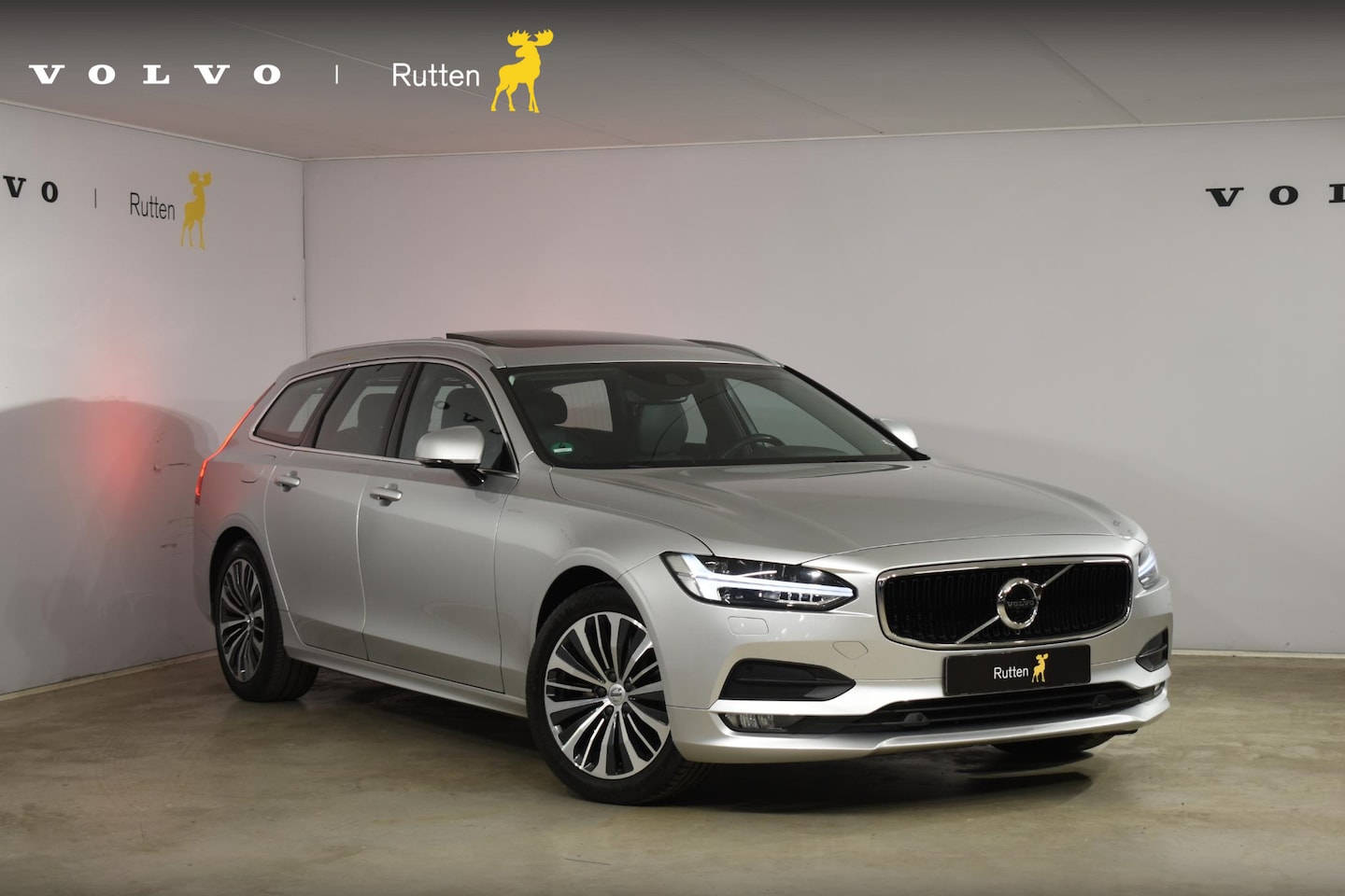 Volvo V90 - T4 Business Luxury+ / Adaptive Cruise control / Elektrisch Panoramadak / Trekhaak / Stoelv - AutoWereld.nl