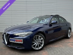 Alfa Romeo Giulia - 2.0T Autom Camera Cruise Leer Navi Panodak Vol Opties Eerste Eigenaar