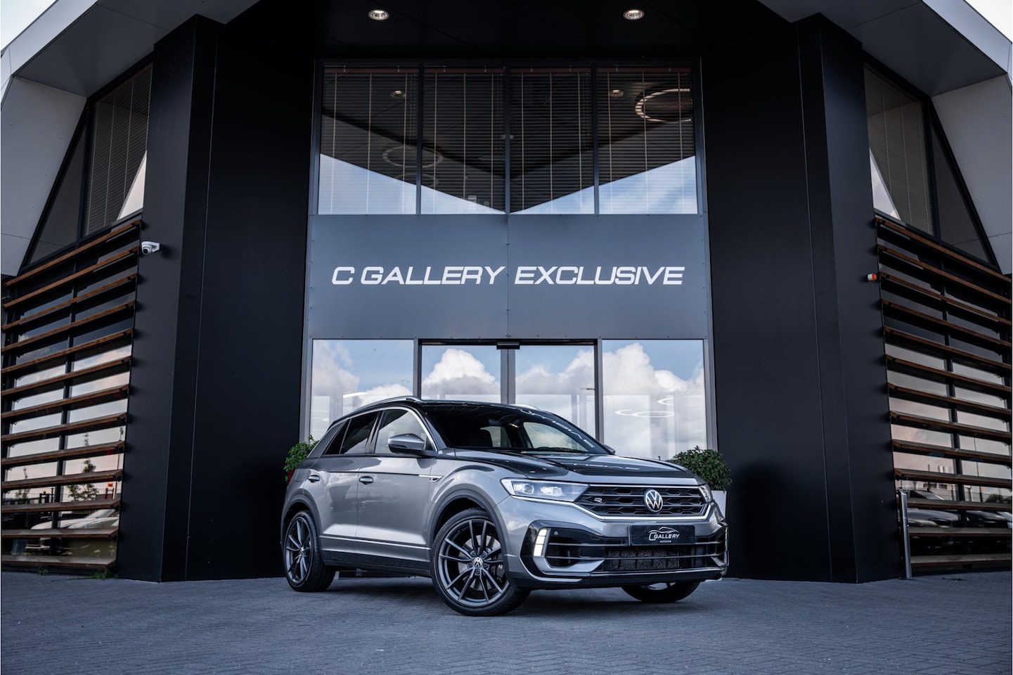 Volkswagen T-Roc - 2.0 TSI 4Motion R - Panorama | Keyless | ACC | Beats Audio - AutoWereld.nl