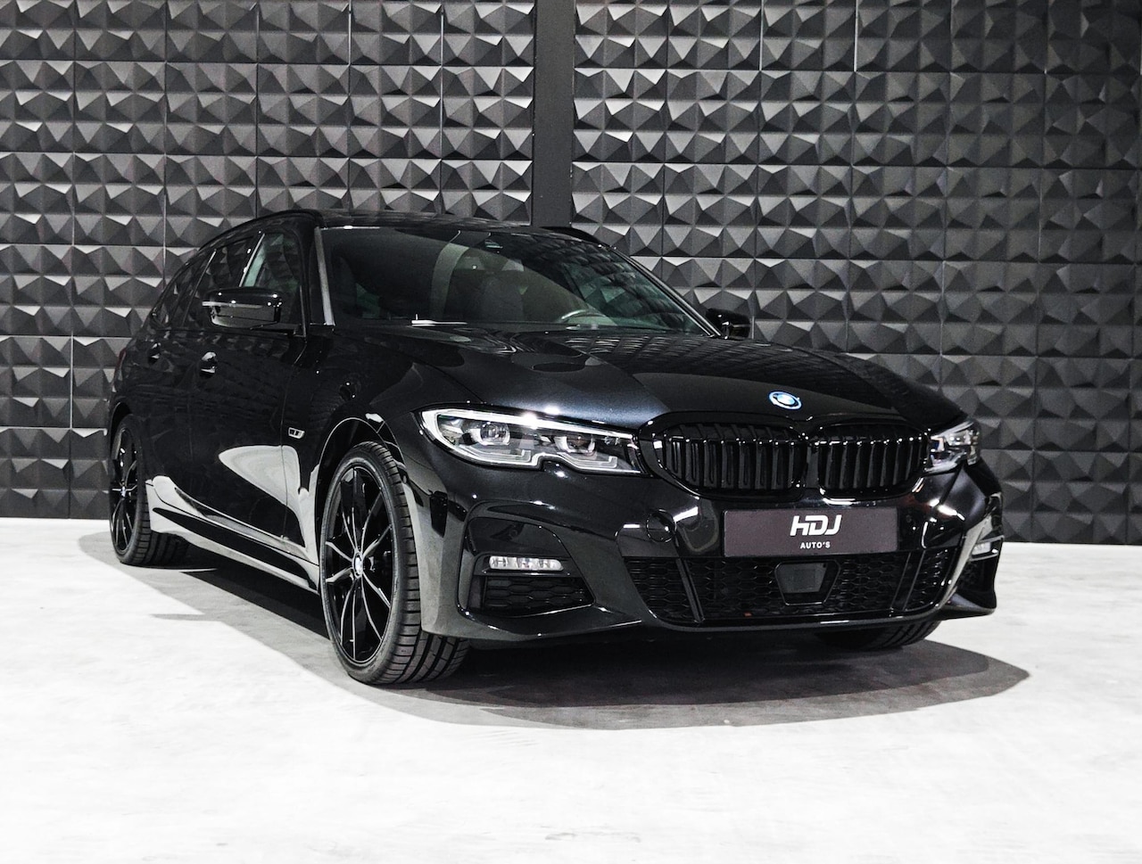 BMW 3-serie Touring - 330e M Sport | PANO | 19" | Memory | All Black | HIFI | Trekh. | ACC |Led Kopl. | Camera | - AutoWereld.nl