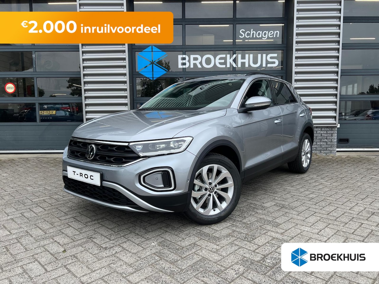 Volkswagen T-Roc - Life Edition Inclusief €2000,- inruilvoordeel | 'App-Connect' draadloze smartphone integra - AutoWereld.nl
