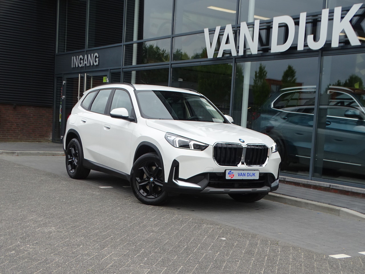 BMW X1 - xDrive23i Head-Up-Live Cockpit Pro-Parkeerhulp Plus-Pro pakket-Ada Ledkoplamp-18''LM Velge - AutoWereld.nl