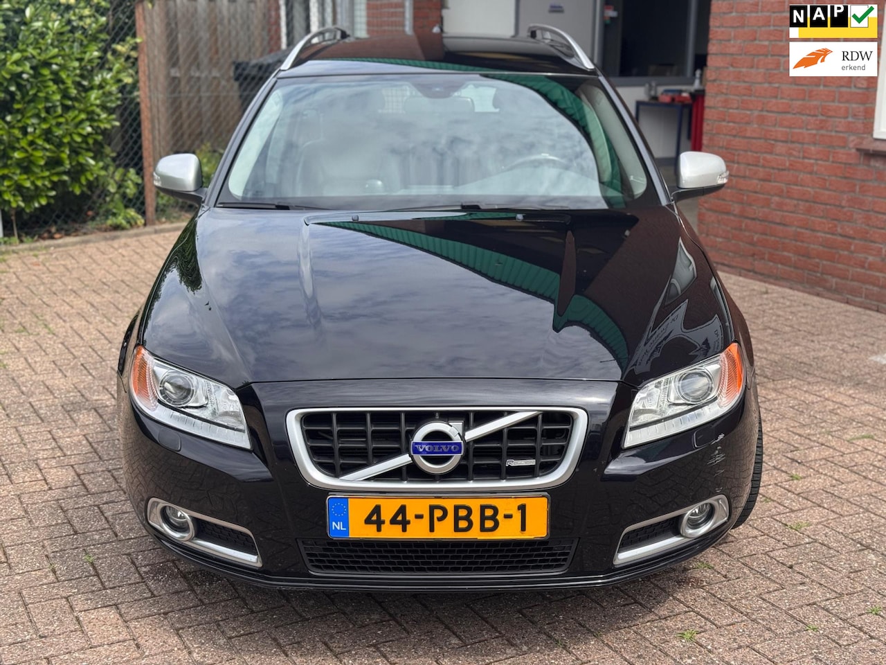 Volvo V70 - 2.0T R-Edition trekhaak, bomvol! - AutoWereld.nl