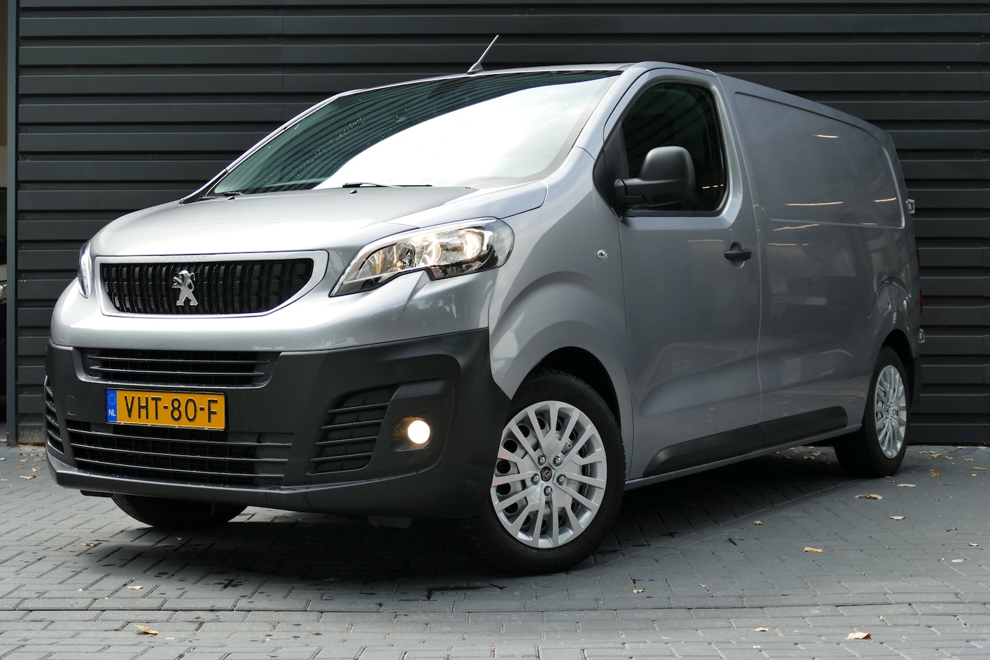 Peugeot Expert - 2.0 BLUEHDI 120PK L2H1 PREMIUM AUTOMAAT / NAVI / AIRCO / PDC / CAMERA / TREKHAAK / BLUETOO - AutoWereld.nl