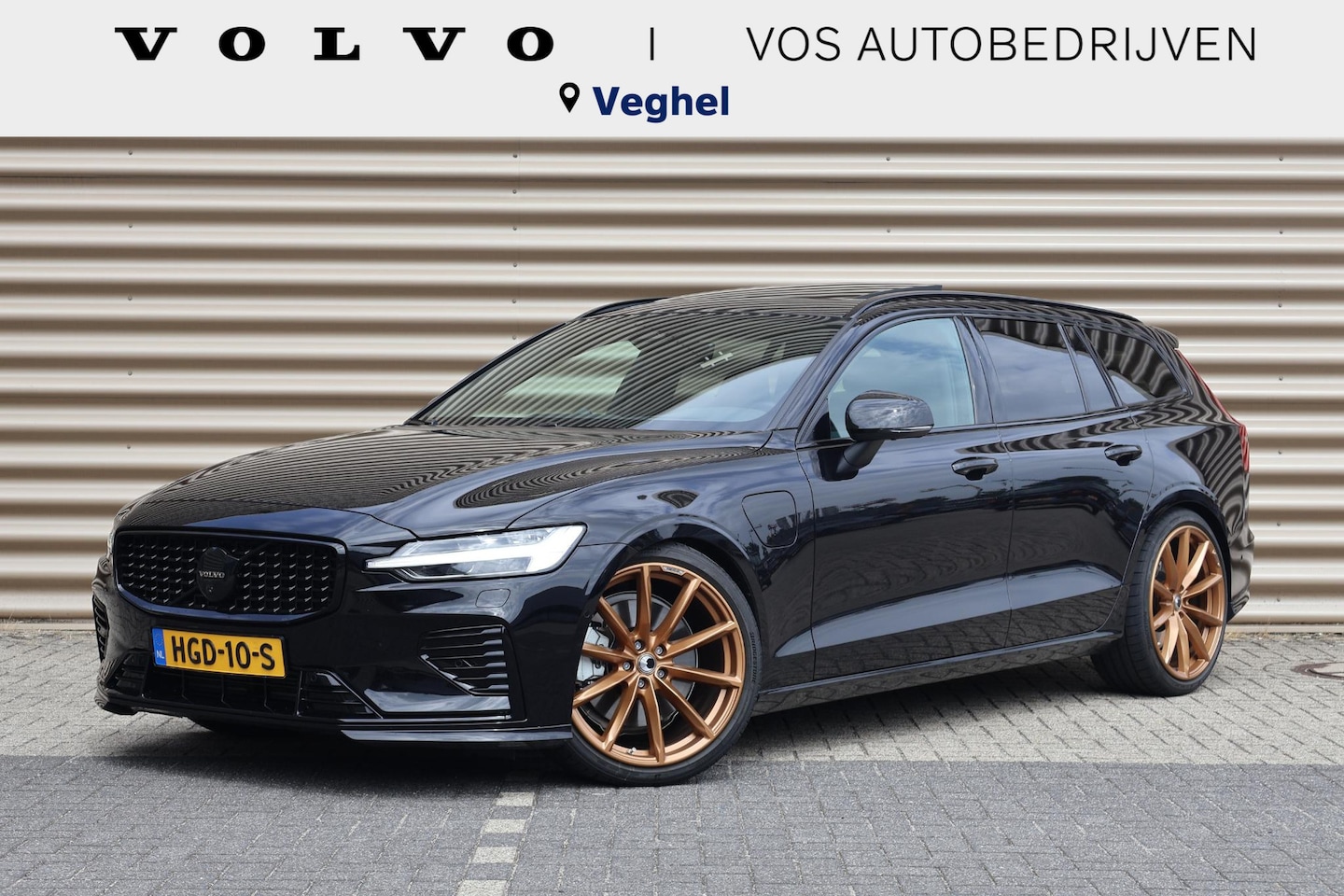 Volvo V60 - T6 Plug-in hybrid AWD Ultra Dark | 20" Heico sportvelgen | Bastuck uitlaat | Heico sportve - AutoWereld.nl