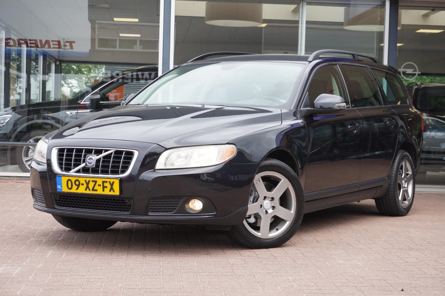 Volvo V70 - 2.5T Kinetic | Automaat | Youngtimer | Airco | Elek. Pakket | Vol opties | Inruil mogelijk - AutoWereld.nl
