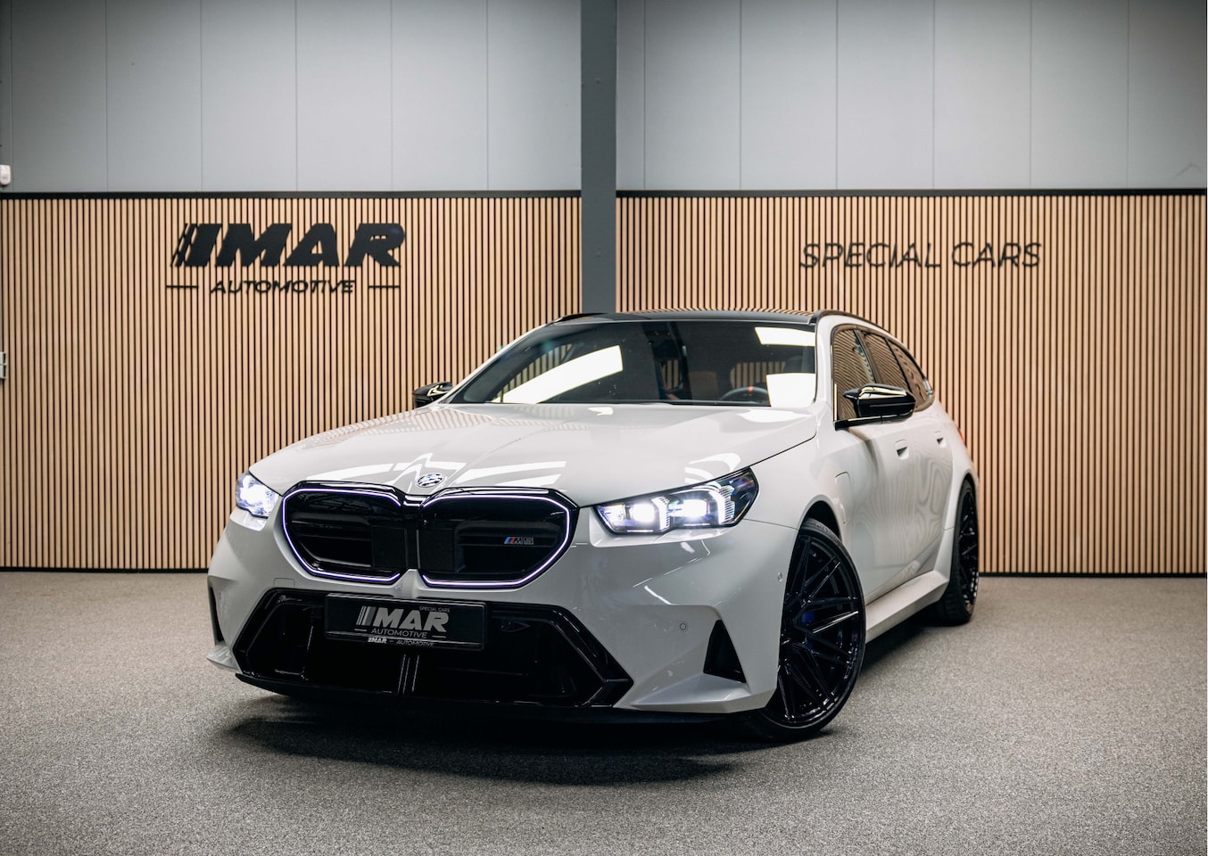 BMW 5-serie Touring - Vossen HF7 | M DRIVER-PACK & DRIVING ASSISTANT PRO | B&W SOUND | PANO | - AutoWereld.nl
