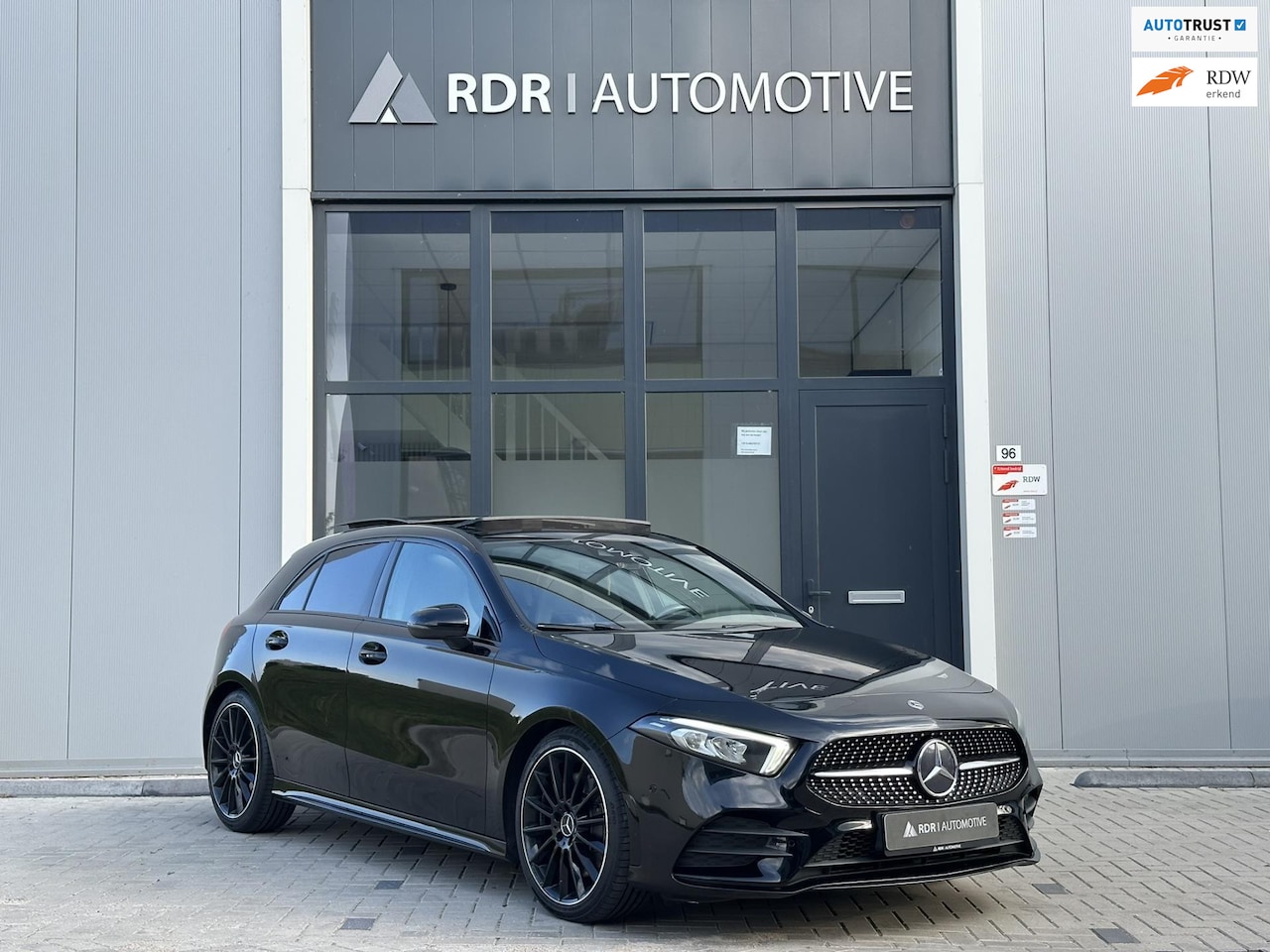 Mercedes-Benz A-klasse - 250 AMG / Pano / Burmester - AutoWereld.nl
