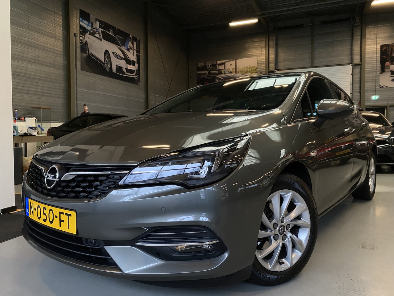 Opel Astra - 1.2 Edition Cruise, Navi, Stoel / stuurwielverwarming - AutoWereld.nl