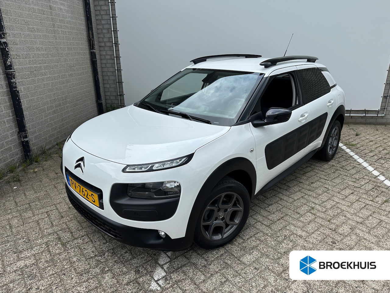 Citroën C4 Cactus - 1.2 PureTech Shine | Achterbank in delen neerklapbaar | Airco (automatisch) | Armsteun voo - AutoWereld.nl