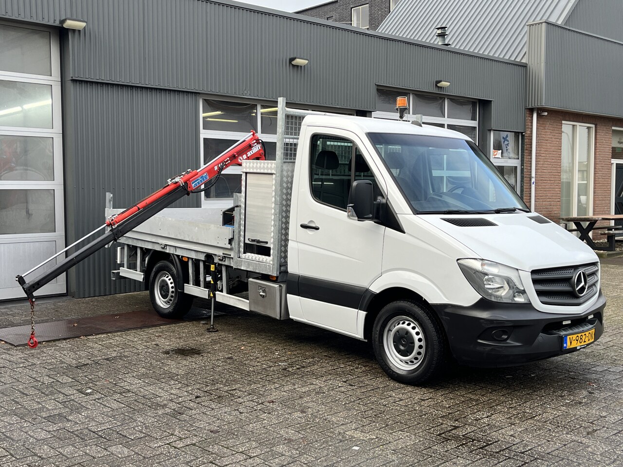 Mercedes-Benz Sprinter - 314 2.2 CDI 366 Automaat Maxilift 110.2 laadkraan Airco Trekhaak 3500 kg 3-Persoons Gereed - AutoWereld.nl