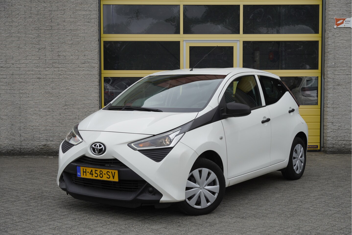Toyota Aygo - 1.0 VVT-i X-Fun BJ2020 Led | Audio | Airco | Stuurbekrachtiging | Getint glas - AutoWereld.nl