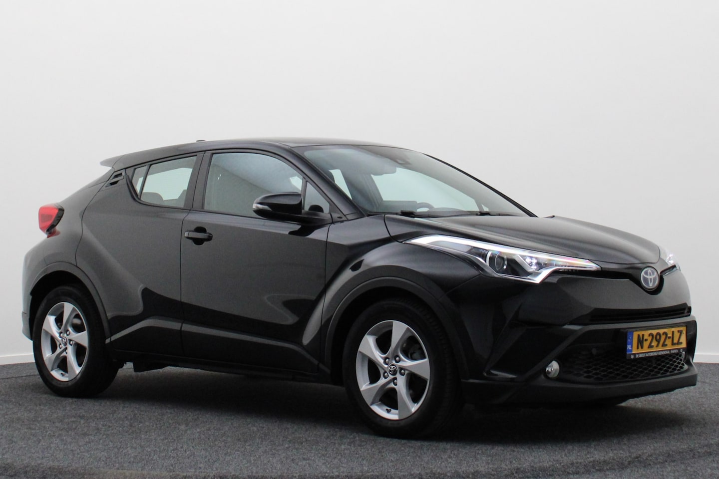 Toyota C-HR - 1.8 Hybrid Dynamic Climate, Cruise, Camera, Navigatie, Bluetooth, DAB, 17'' - AutoWereld.nl