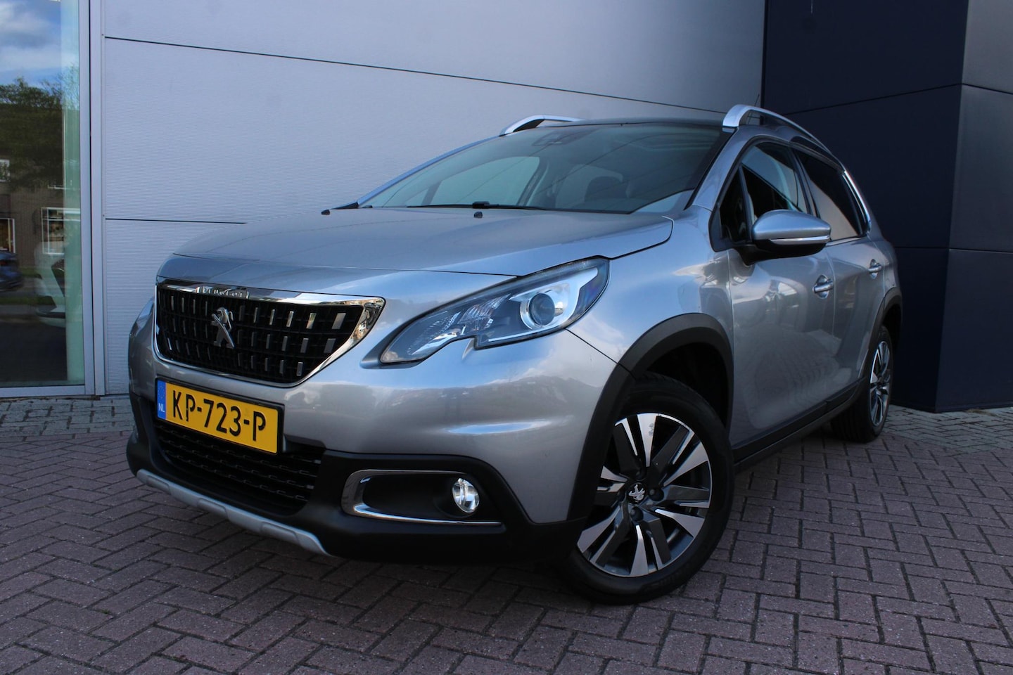 Peugeot 2008 - 1.2 PureTech 110pk Allure Airco Navi Panoramadak Carplay DAB - AutoWereld.nl