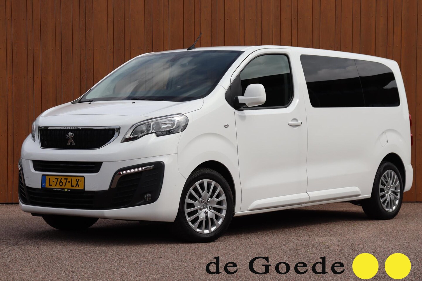 Peugeot Traveller - 2.0 BlueHDi 180 Bus. 9-persoons S&S org.NL 28676,-netto10.000 rest bpm - AutoWereld.nl