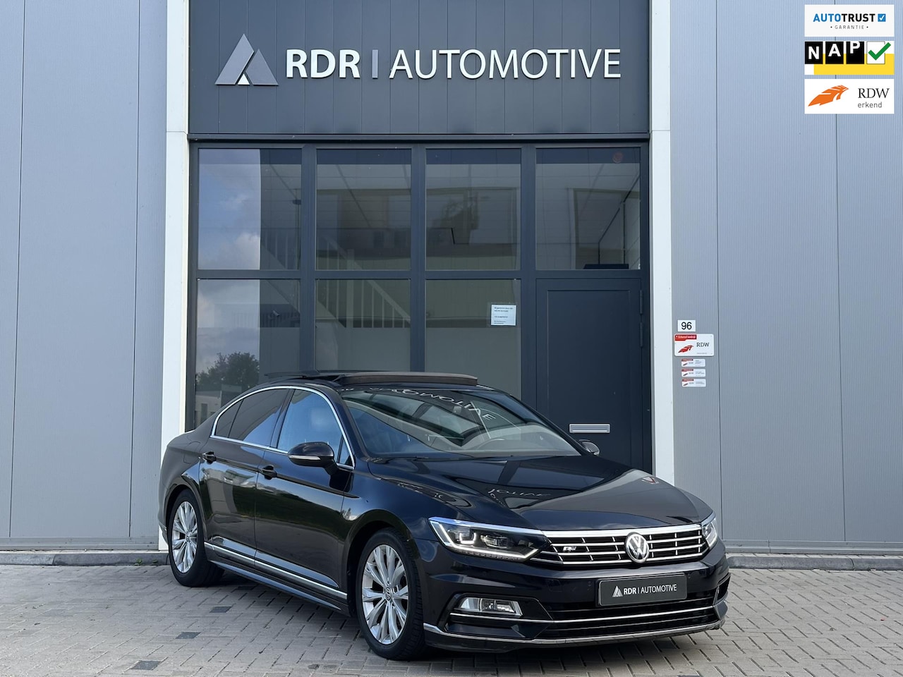 Volkswagen Passat - 1.4 TSI R-Line / Pano / Leder / - AutoWereld.nl