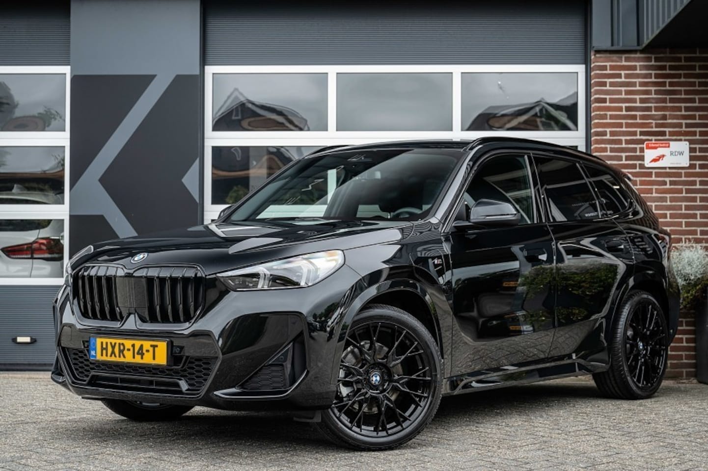 BMW X1 - 25e xDrive M Sport | Shadow | Driving Ass. Plus | Camera | Adapt. Led | Stoelverwarming | - AutoWereld.nl