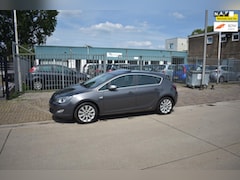 Opel Astra - 1.6 Turbo Cosmo