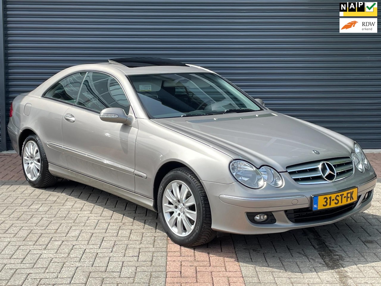 Mercedes-Benz CLK-klasse Coupé - 220 CDI Elegance Airco | Schuifdak | Facelift | Cruise - AutoWereld.nl