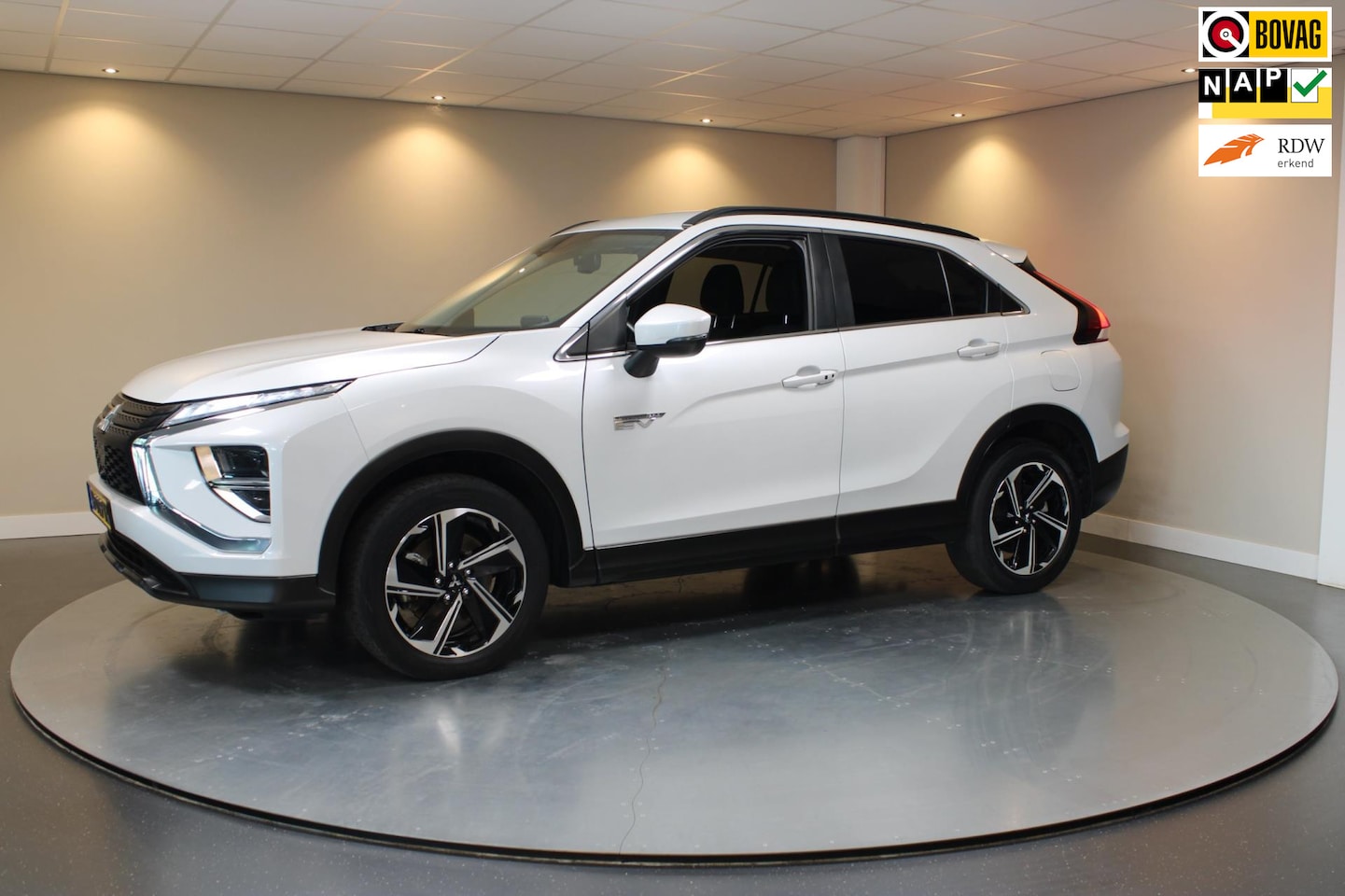 Mitsubishi Eclipse Cross - 2.4 PHEV Intense *Incl. BTW* Carplay|Stoelverw.|Camera|NAP - AutoWereld.nl