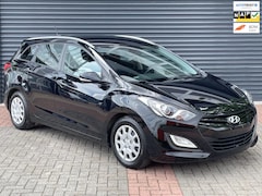 Hyundai i30 CW - 1.4i i-Motion Business Cruise | Pdc | Navi | Weinig km