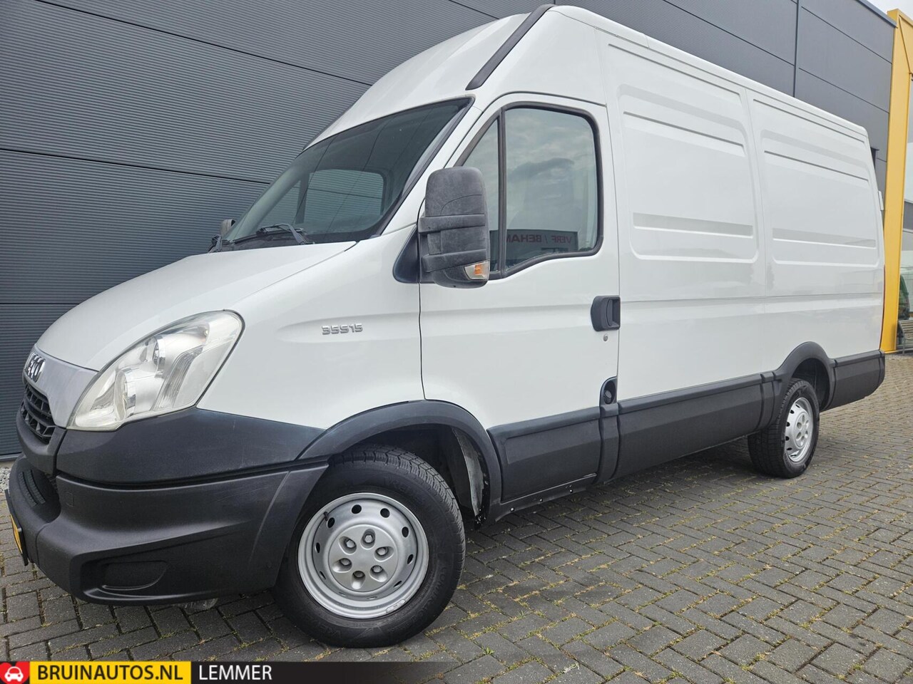 Iveco Daily - 35S15V 330 L2H2 Airco 146 PK 3500 KG euro 5 - AutoWereld.nl