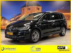 Volkswagen Touran - 1.5 TSI R-Line Business 7p Automaat LED Camera