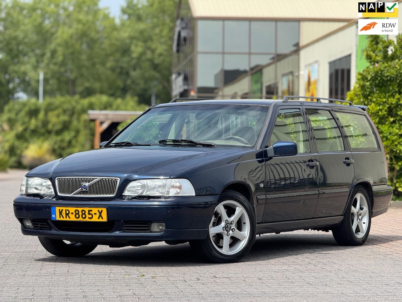 Volvo V70 - 2.3 T-5 Comfort-Line | Leder Memory stoelen | Airco | Elektrische ramen | Stoelverwarming - AutoWereld.nl