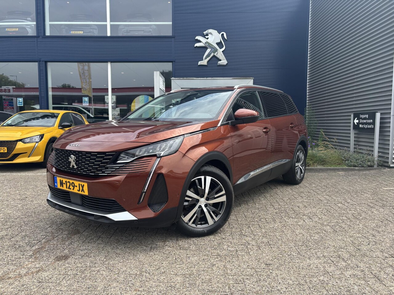 Peugeot 5008 - 1.2 PureTech Blue Lease Allure | Apple Carplay/Android Auto | Climate control - AutoWereld.nl