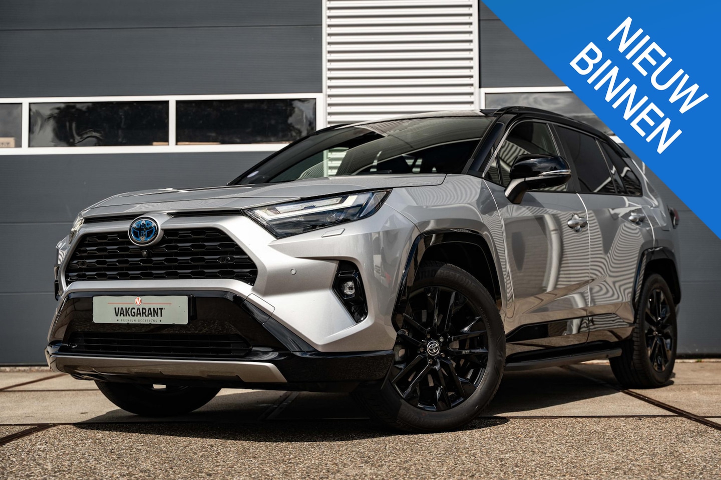 Toyota RAV4 - 2.5 Hybrid AWD Bi-Tone PHEV |Pano |360° |JBL |Trekhaak |Alcantara - AutoWereld.nl