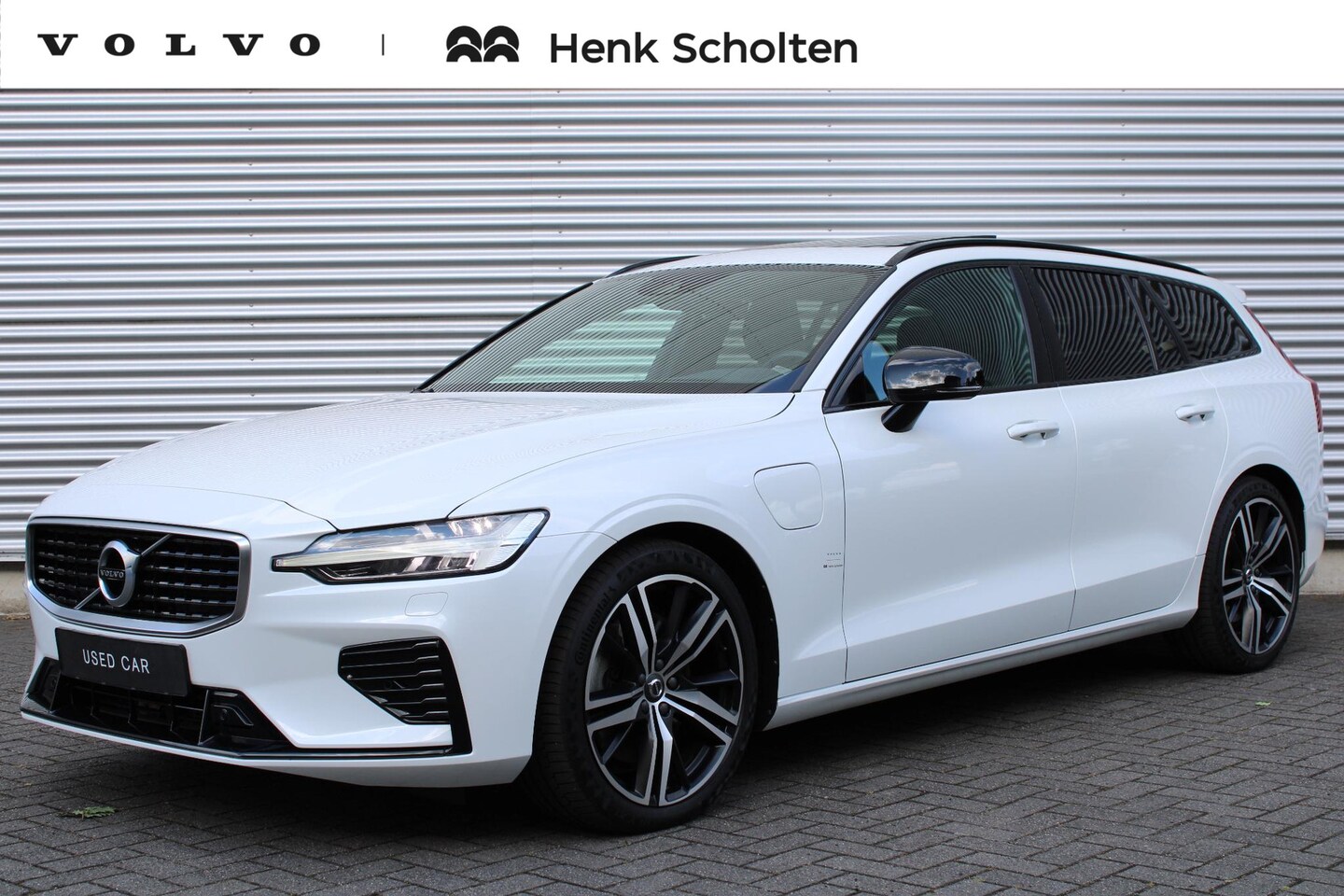 Volvo V60 - T8 Twin Engine AWD R-Design | Trekhaak | Lichtmetalen Velgen 19" | R-Design Exterieur | He - AutoWereld.nl